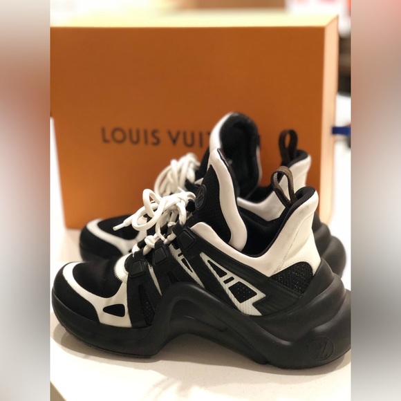 Louis Vuitton Arch Light rare color. - Picture 4 of 13